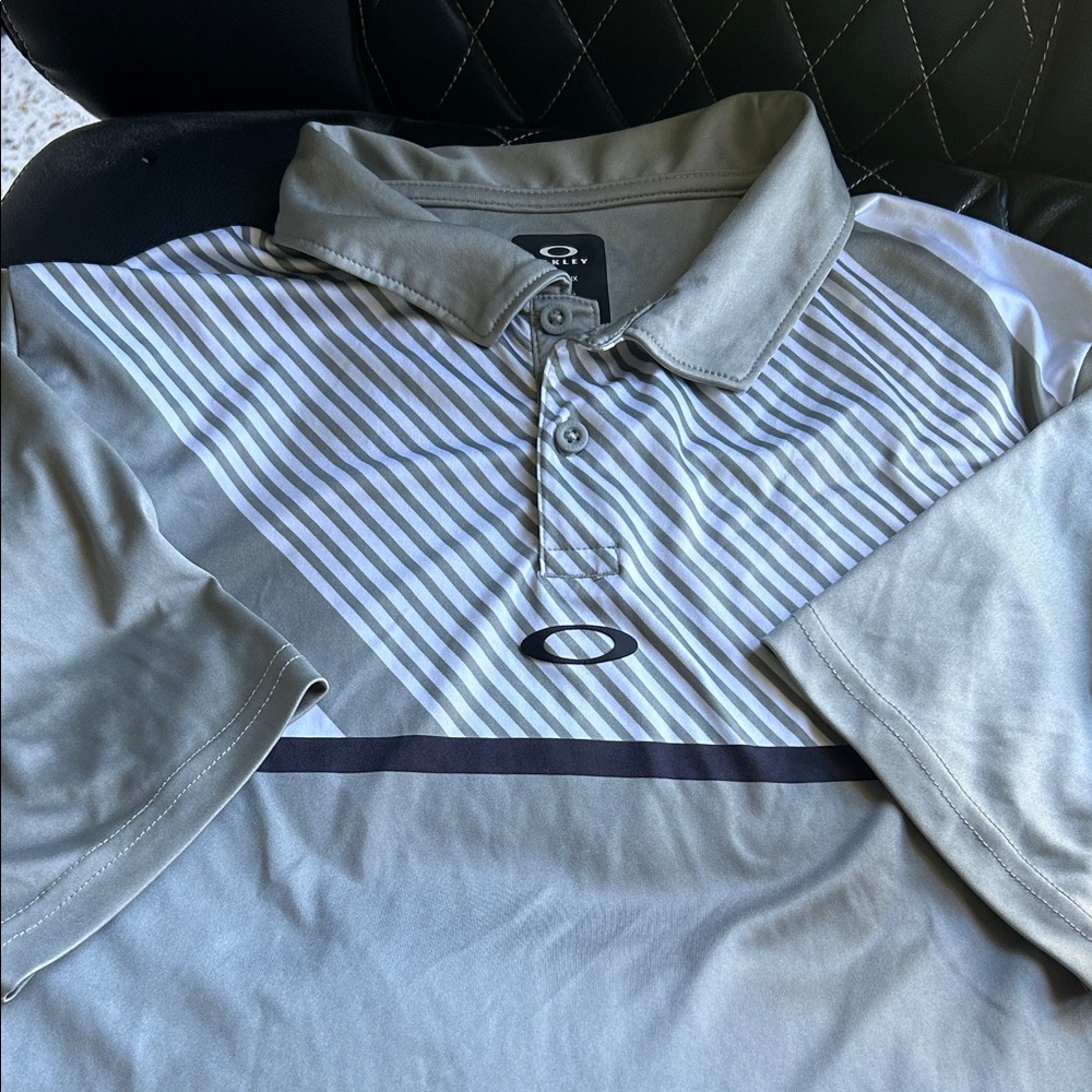Oakley Men's Golf Polo Hydrolix Shirt, M,  Versatile Light Gray, Modern Striping
